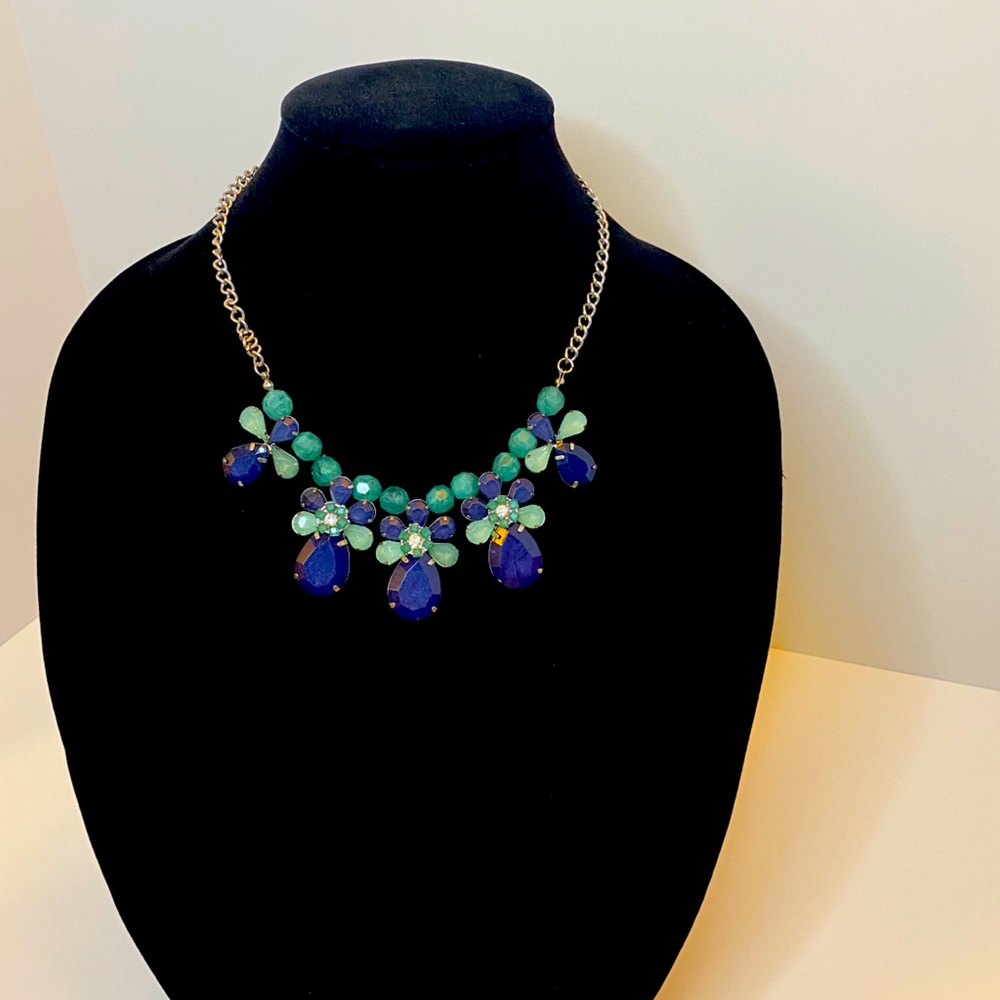 Stunning dark blue and green necklace